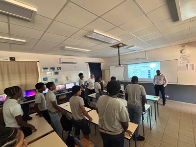 Élèves de 3e de la classe BIA lors de la première séance d'initiation