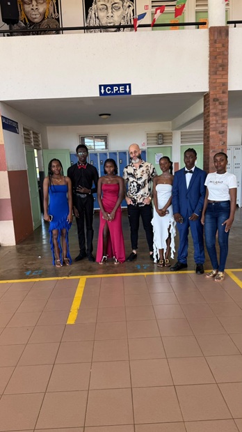 Photo de groupe d'élèves SAPES avec le CPE M.LEMPORTE